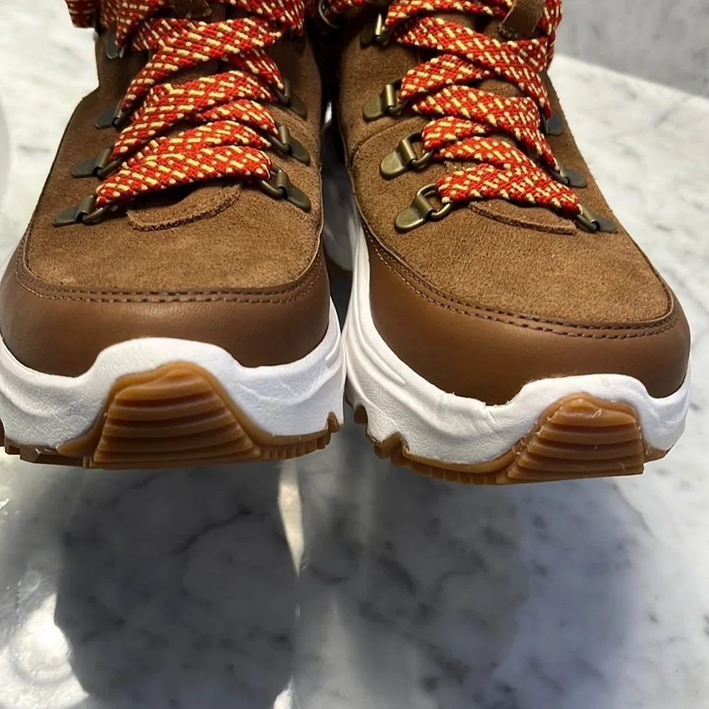 Sorel Kinetic Conquest Velvet Tan Boot size 6.5 New